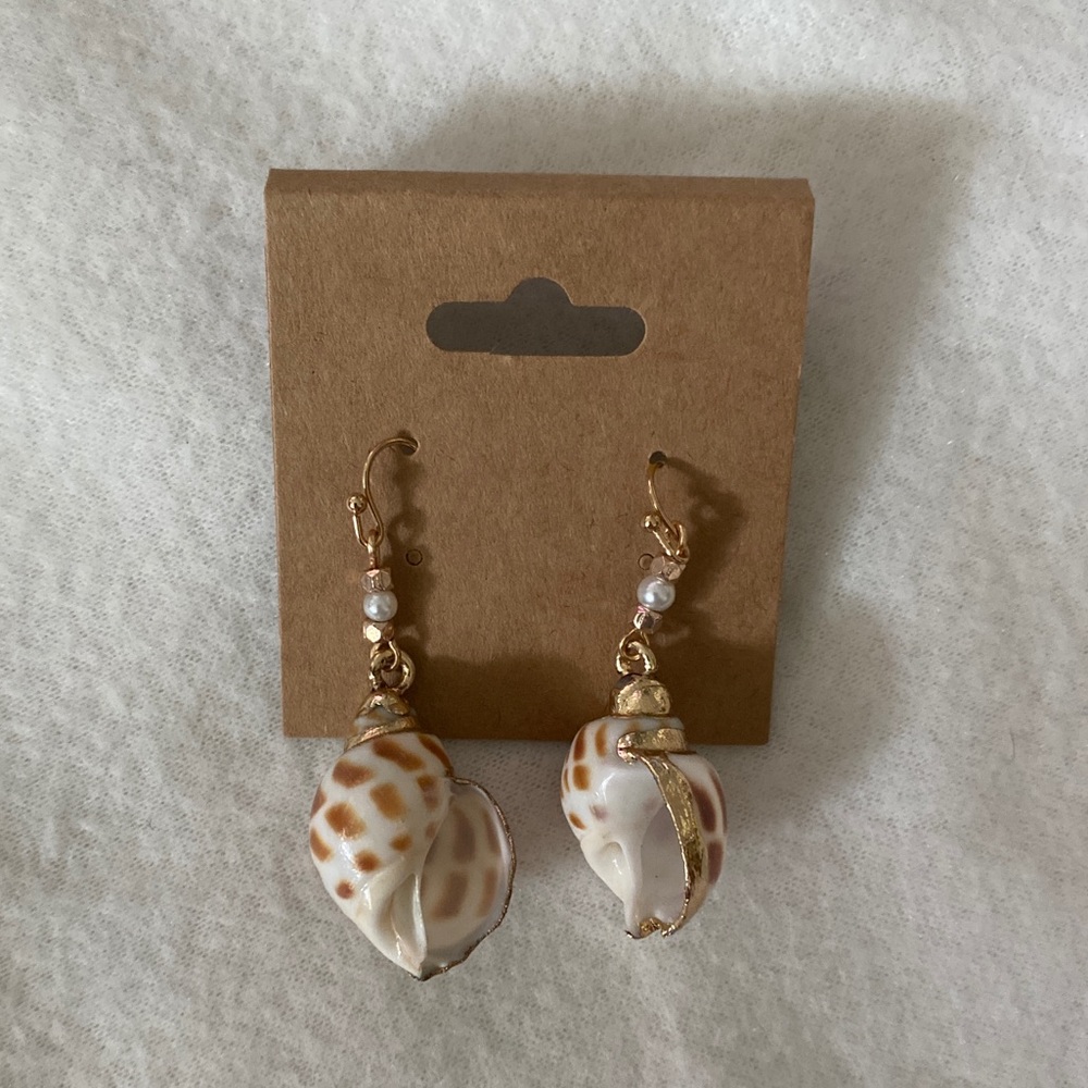 Greece Shell Earring - Picture 2 of 2